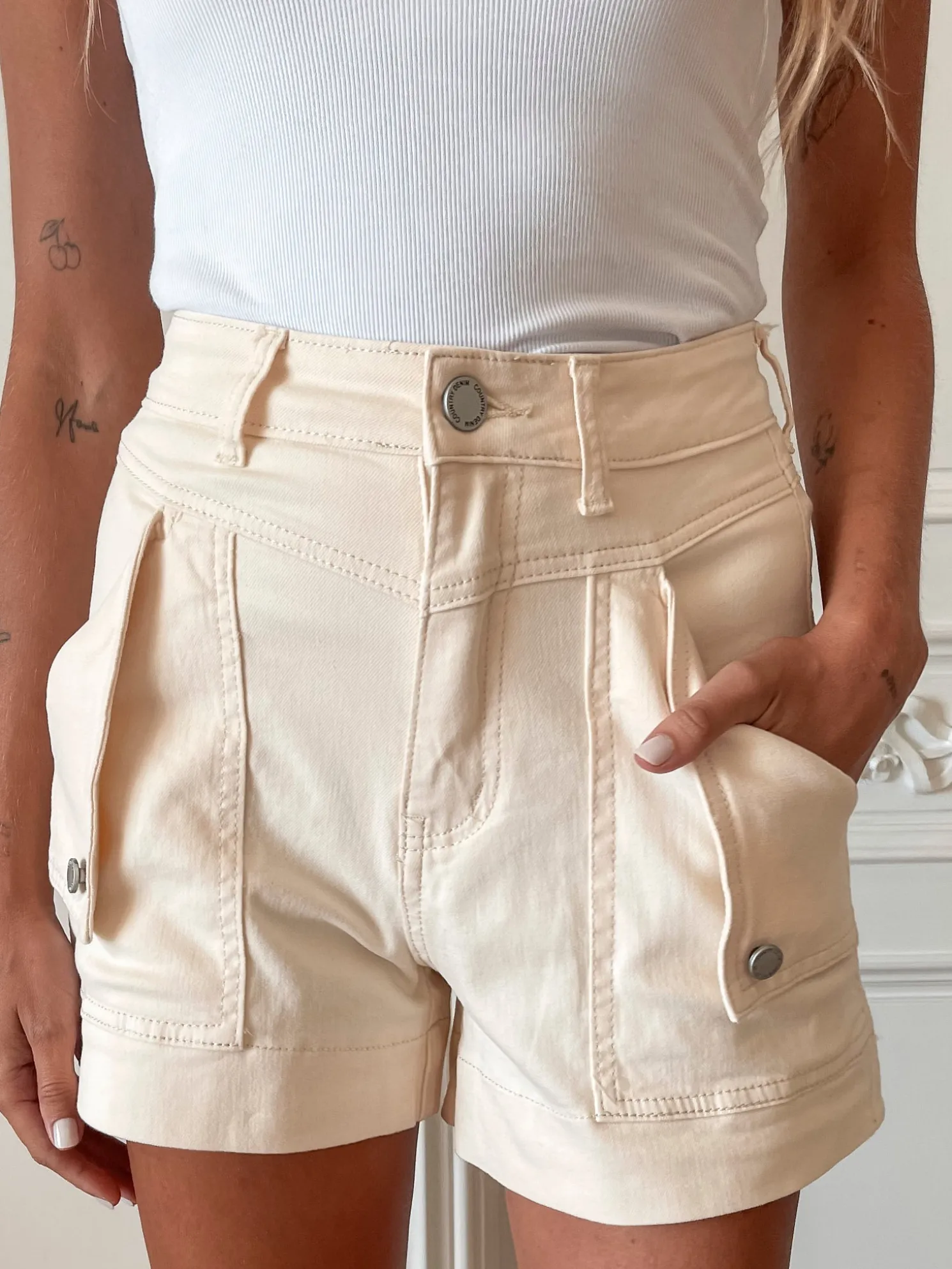 Priella Shorts - Cream