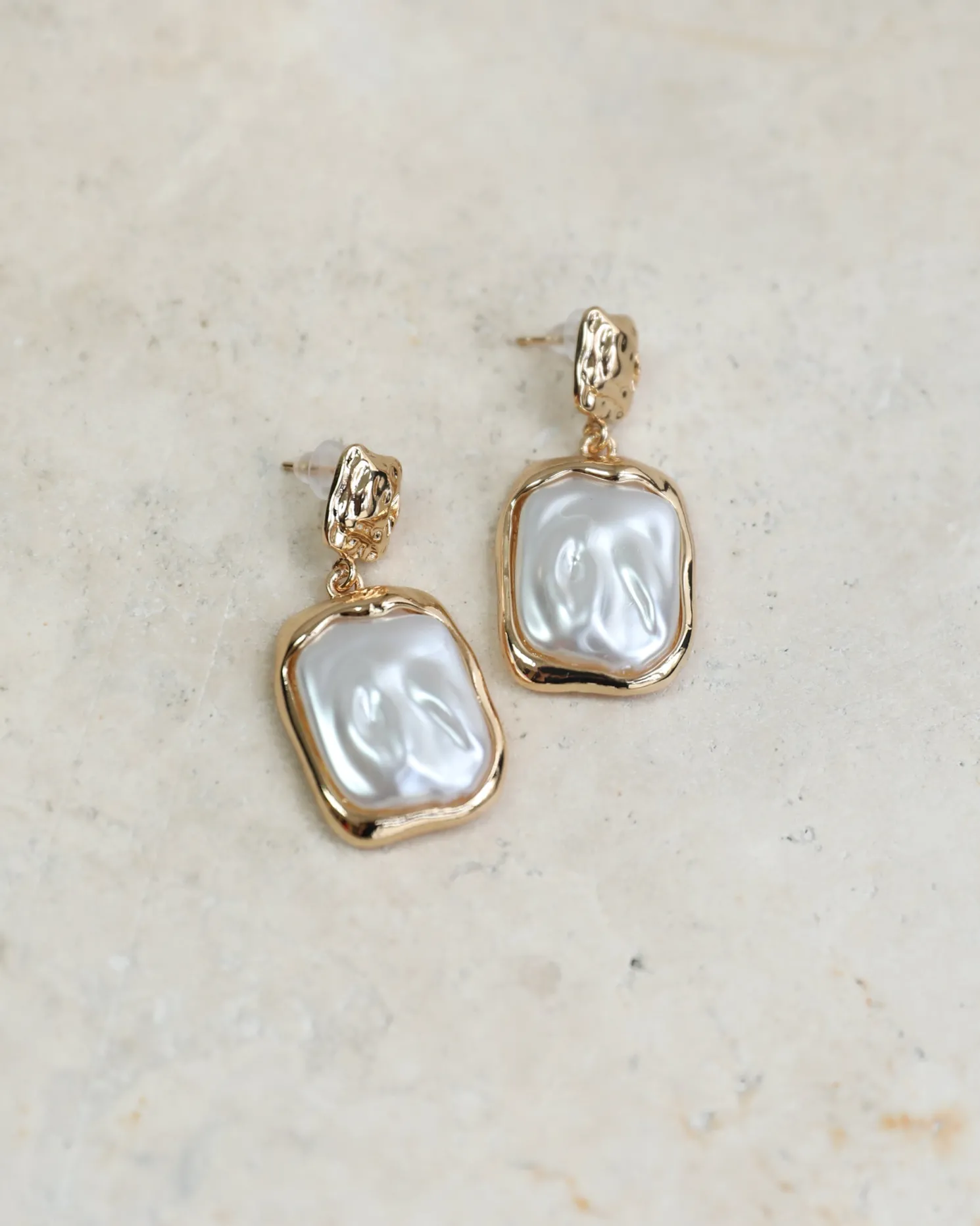 Stevia Drop Shell Earrings - Gold