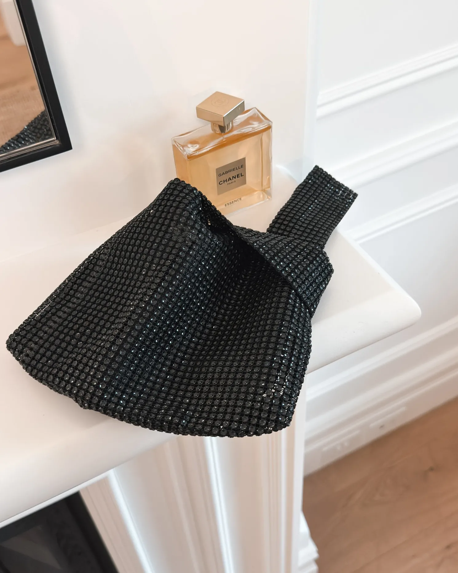 Yelena Wrist Bag - Black